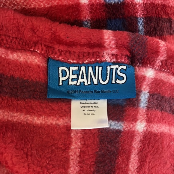 Berkshire Blanket Peanuts® VelvetLoft® Cute Character Snoopy Plush Throw Blanket - Picture 6 of 7